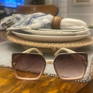 Women’s FENDI sunglasses 😎